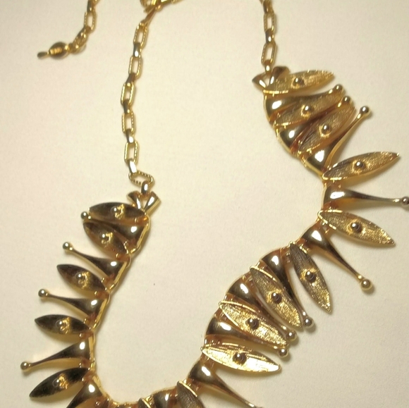 VINTAGE GOLD TONE SARAH COVENTRY NECKLACE - Picture 4 of 5
